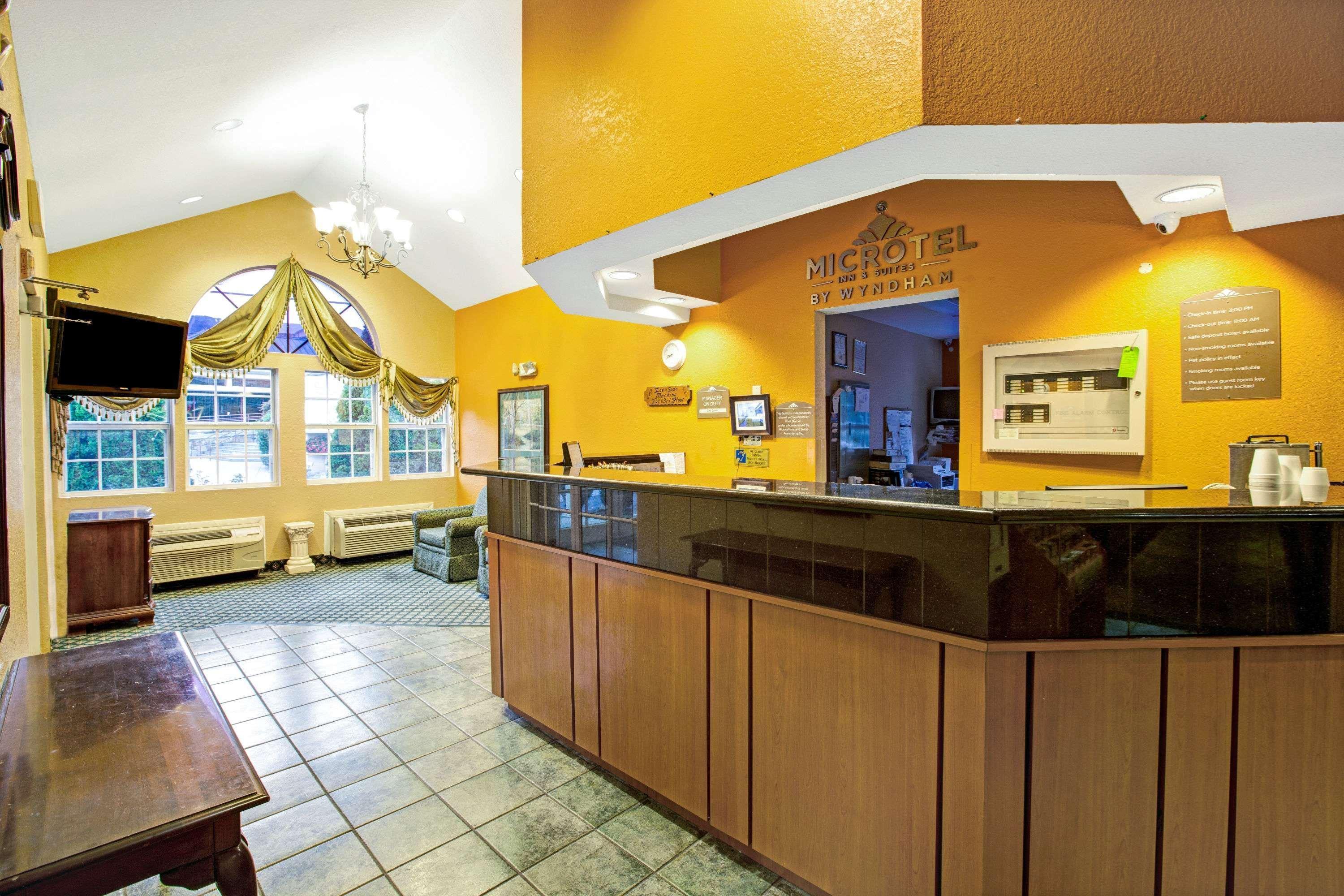 Microtel Inn & Suites By Wyndham Gatlinburg Exterior photo