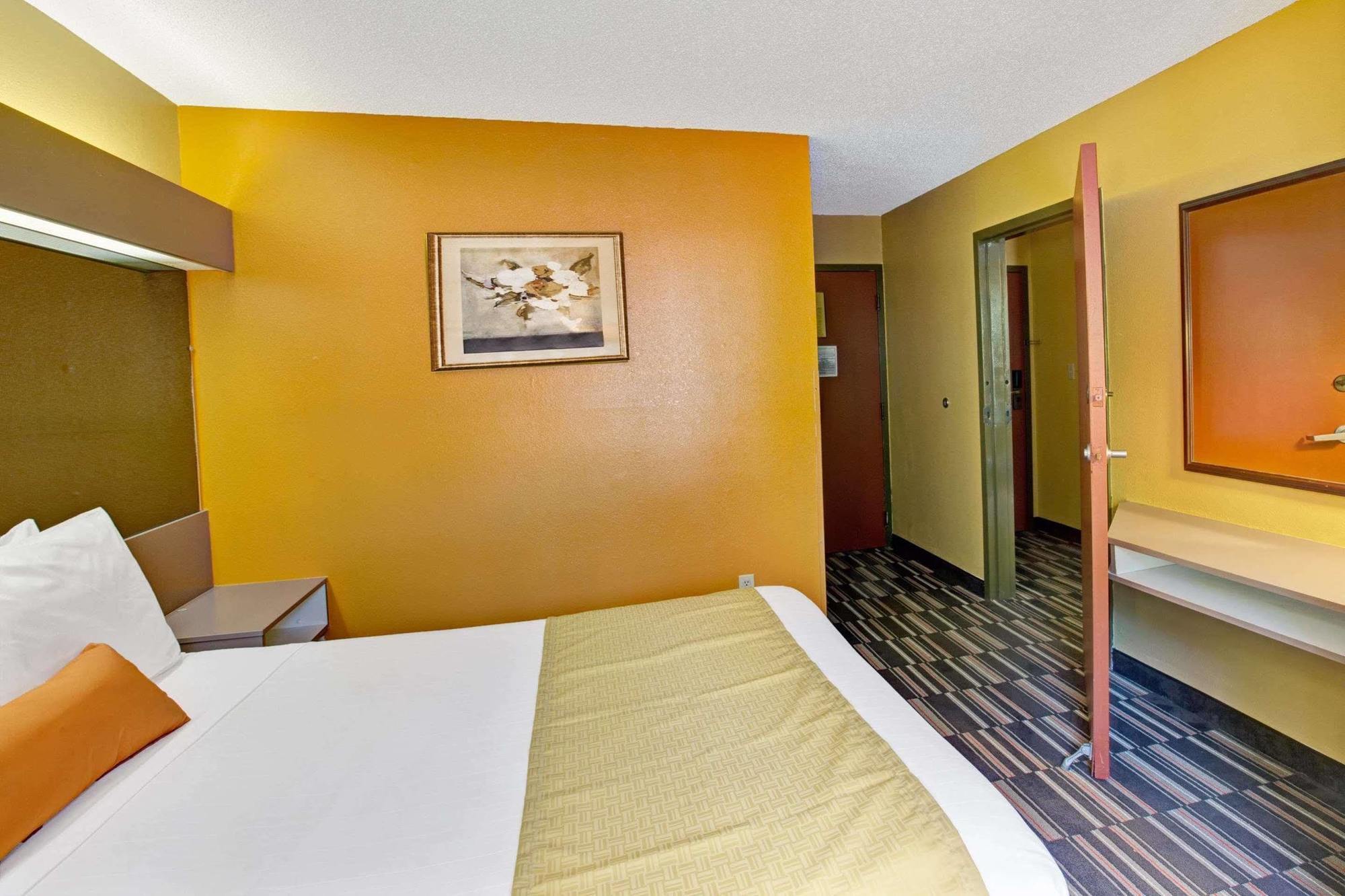 Microtel Inn & Suites By Wyndham Gatlinburg Exterior photo