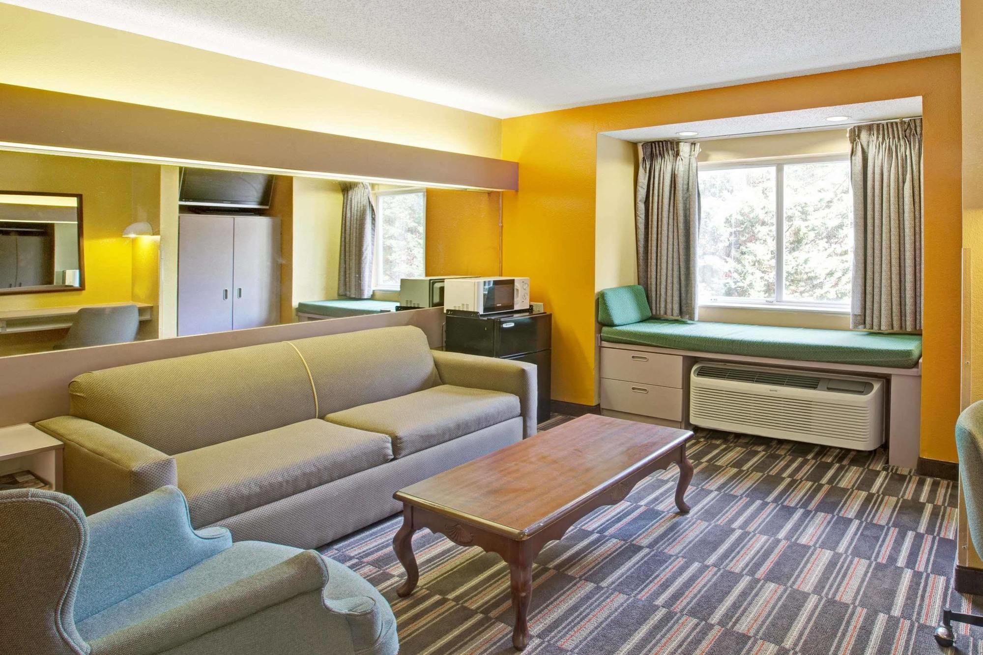 Microtel Inn & Suites By Wyndham Gatlinburg Exterior photo